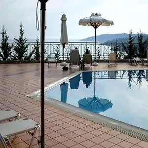 Vlachata Afrato Village מלון